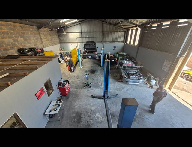 294M² FACTORY FOR SALE IN ANDERBOLT